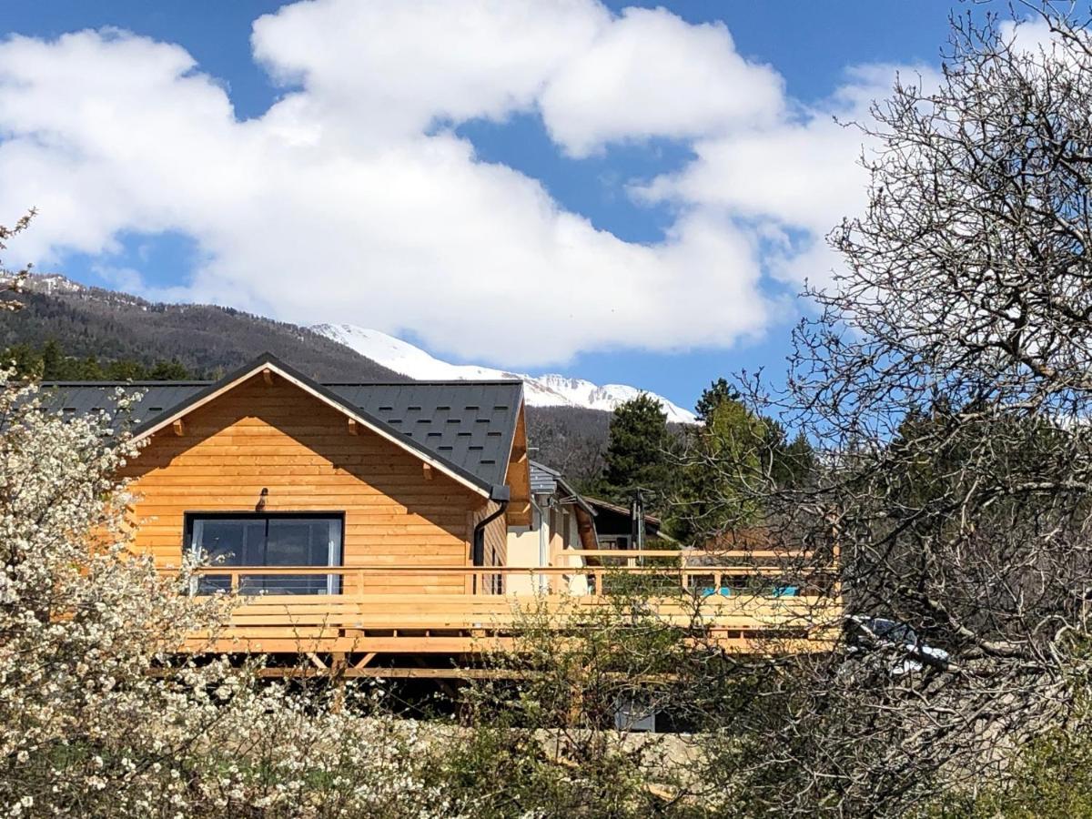 Chalet Avec Vue Lac 埃姆布能 外观 照片