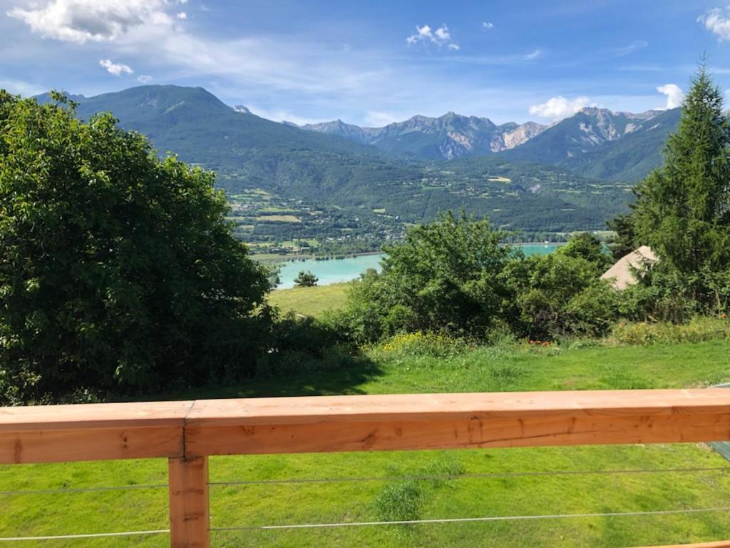 Chalet Avec Vue Lac 埃姆布能 外观 照片